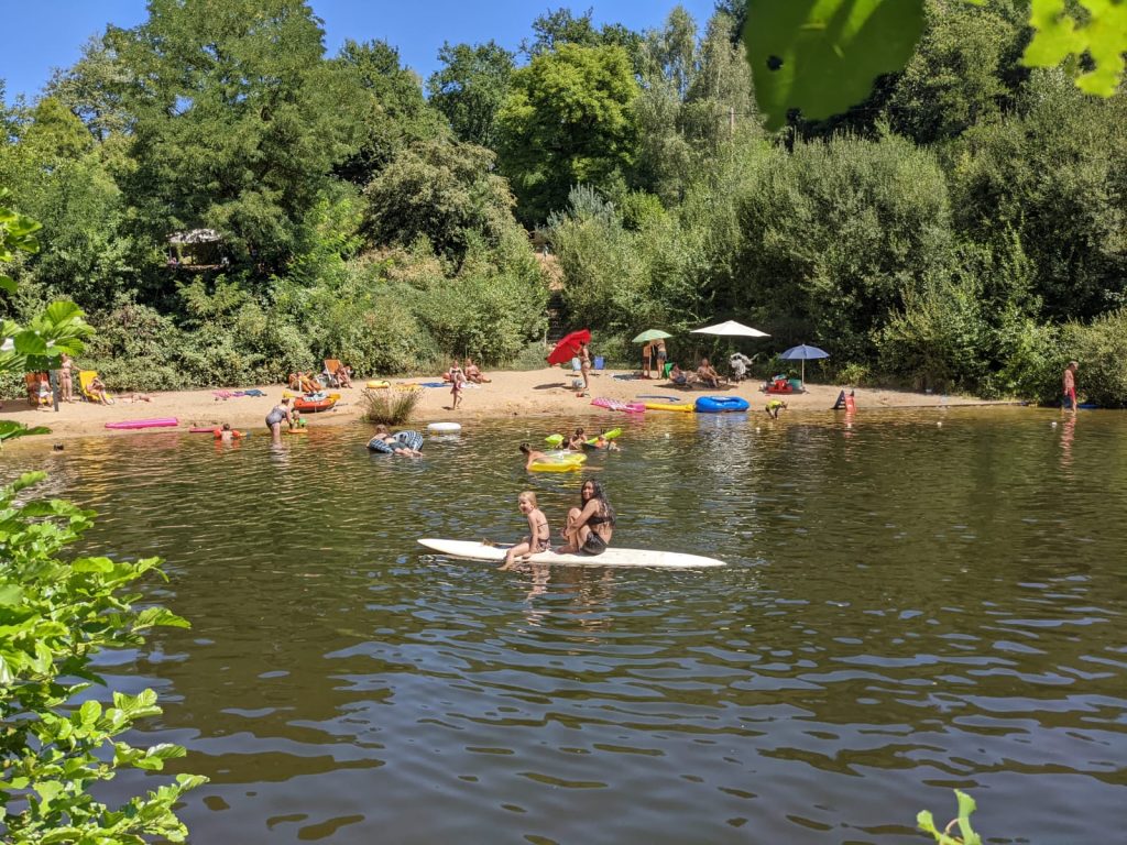 Bij het meer, kano, camping