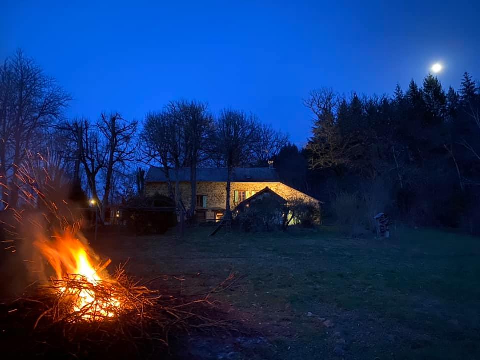 Kampvuur avond camping